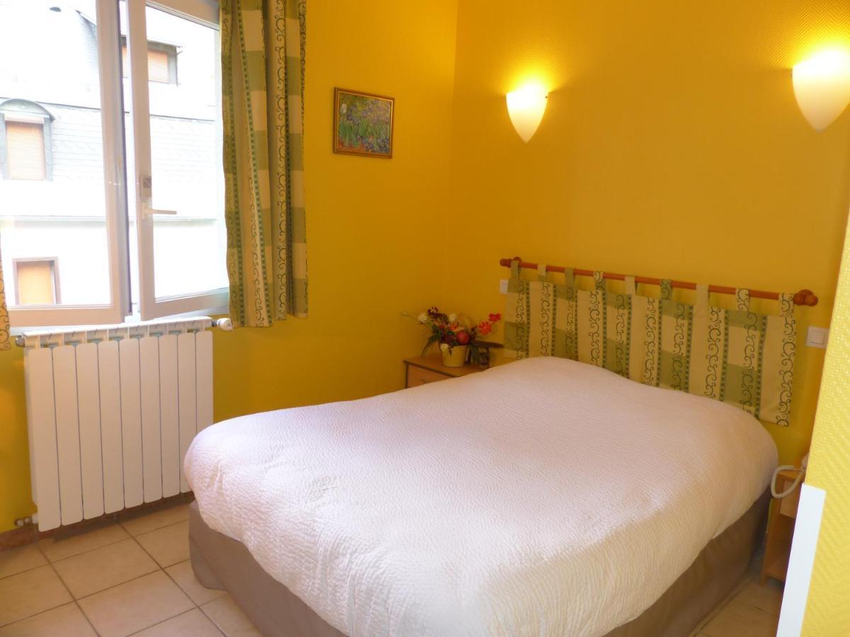 Hotel Logis Auberge De L'Isard Saint-Lary  Bagian luar foto