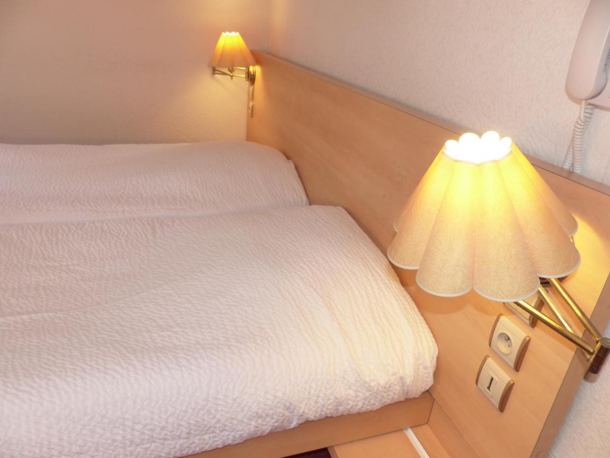 Hotel Logis Auberge De L'Isard Saint-Lary  Bagian luar foto