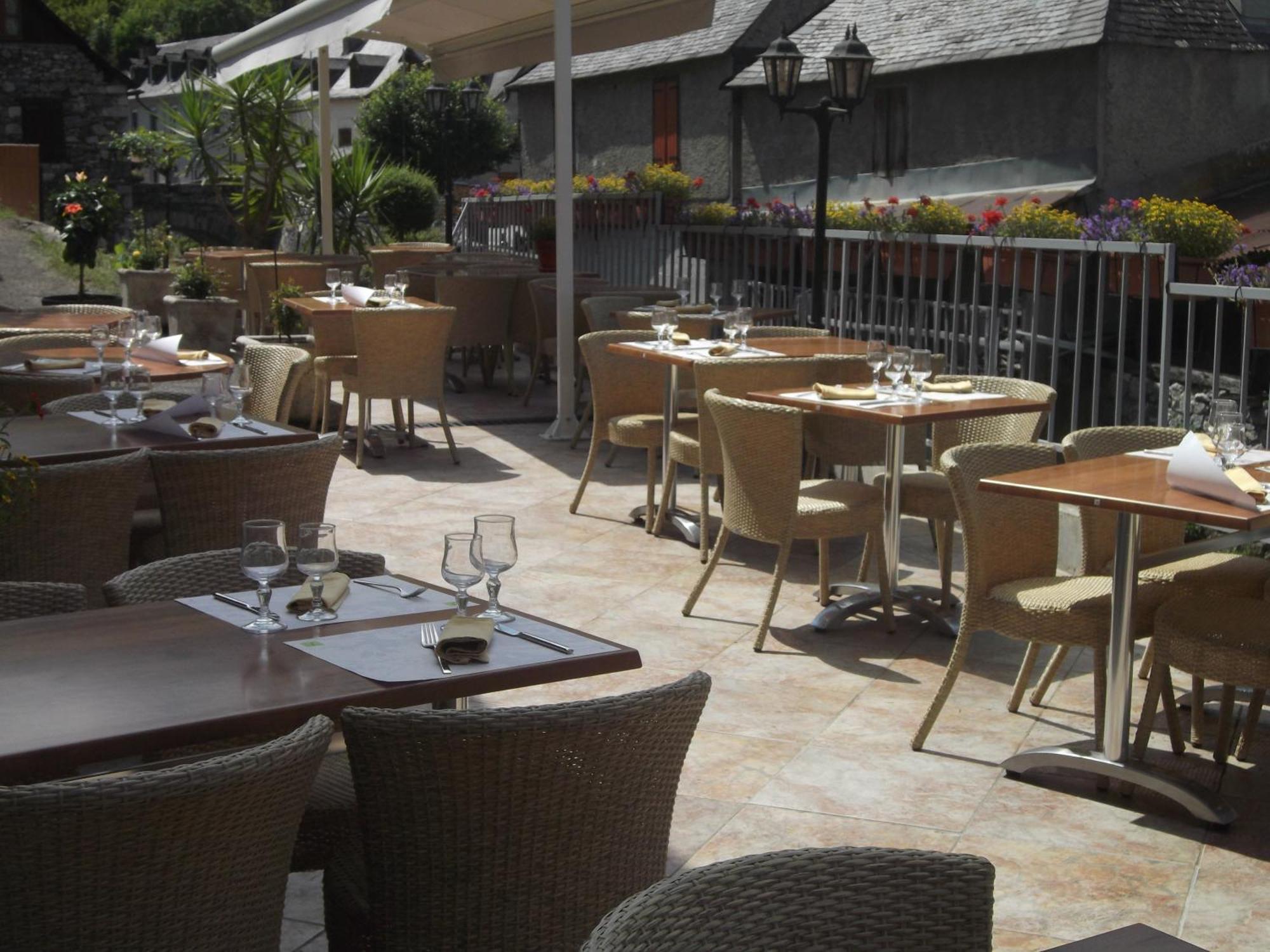 Hotel Logis Auberge De L'Isard Saint-Lary  Bagian luar foto