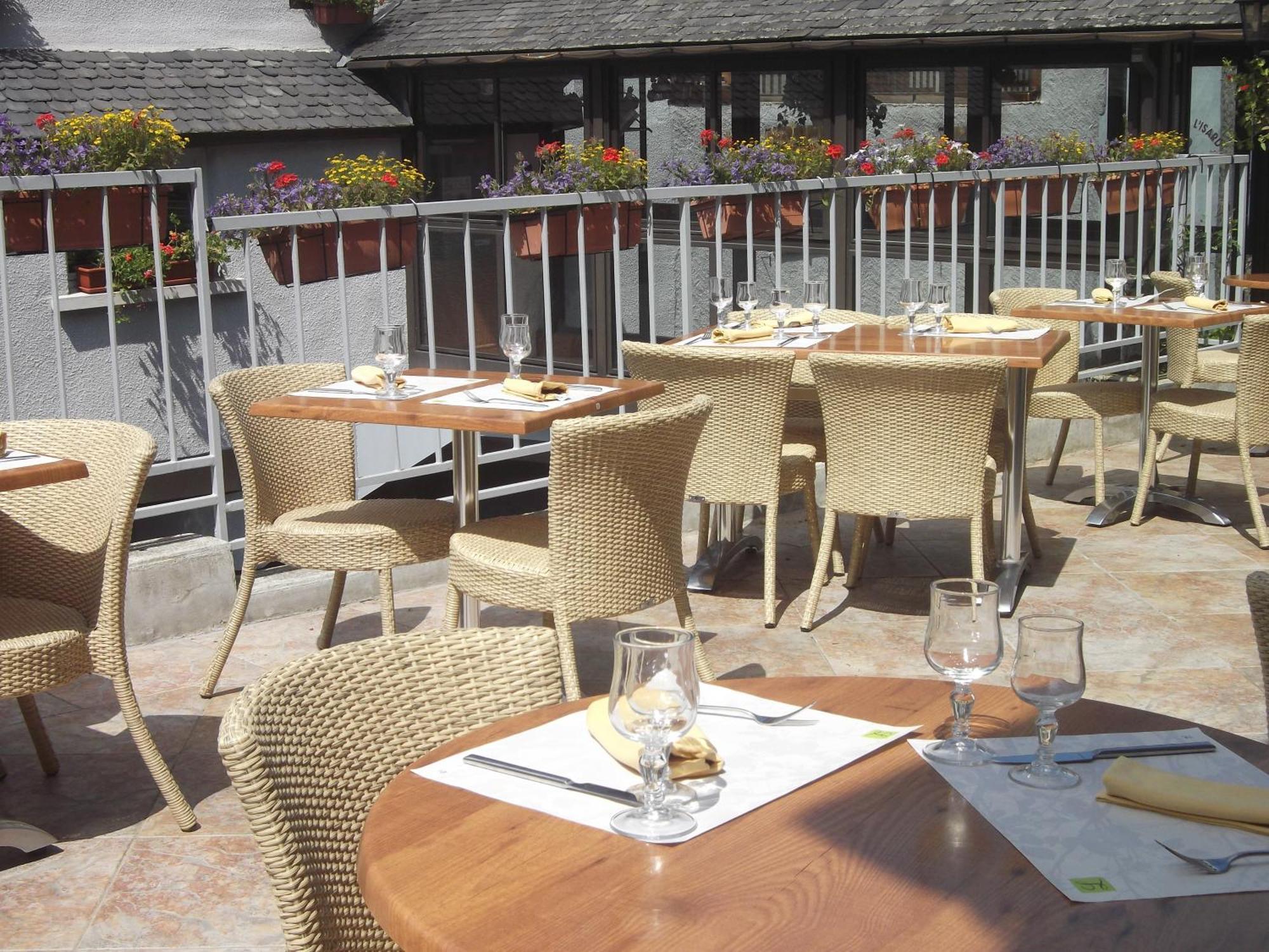 Hotel Logis Auberge De L'Isard Saint-Lary  Bagian luar foto