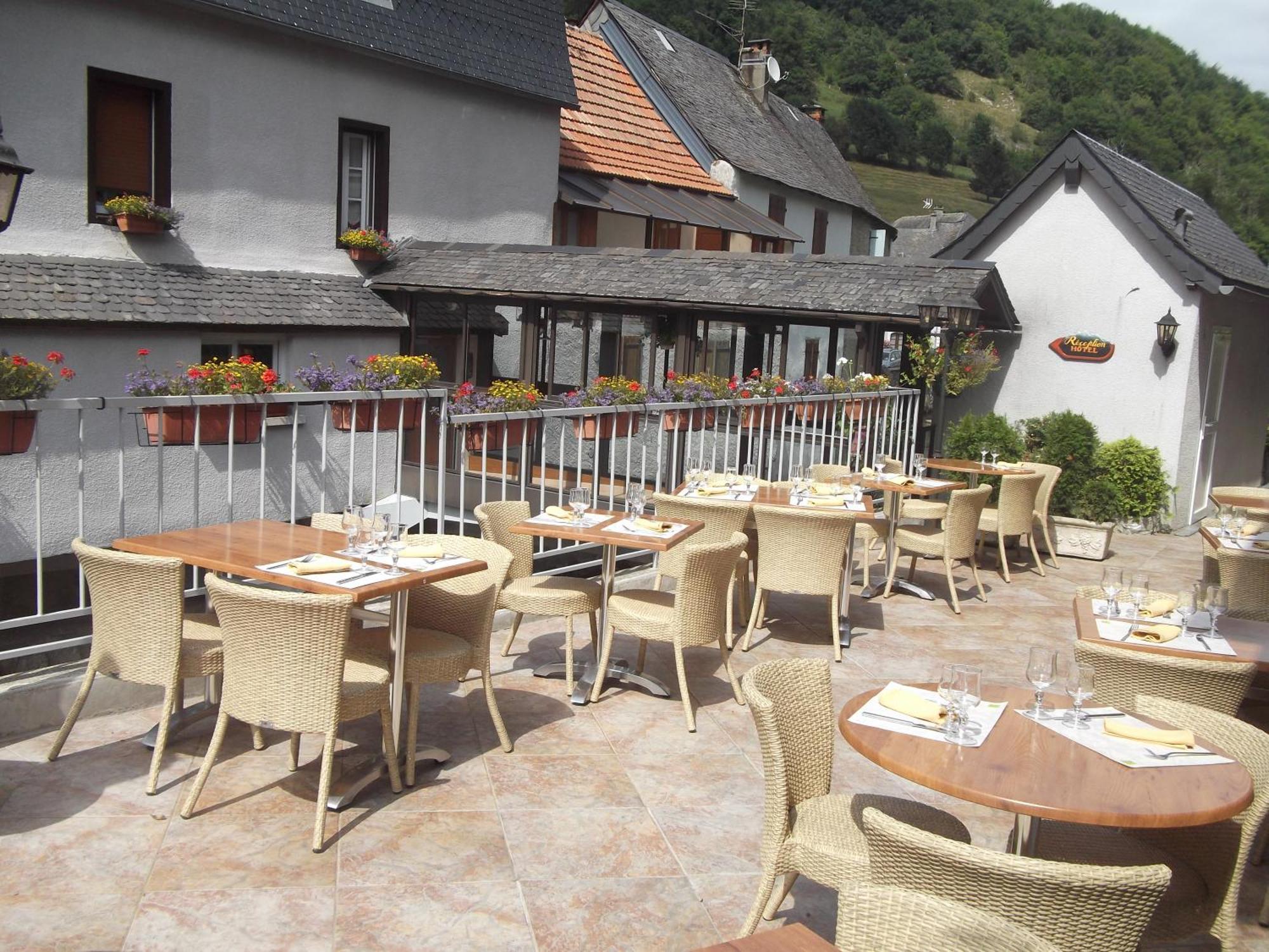 Hotel Logis Auberge De L'Isard Saint-Lary  Bagian luar foto
